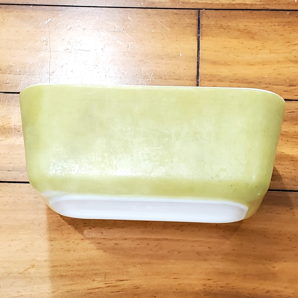 Vtg Pyrex 0502 Avocado Green 1.5 Refrigerator Dish